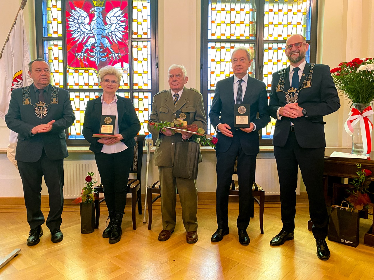 Od lewej przewodniczący M. Glejzer, E. Kozłowska, A. Sekulski, P. Arndt, prezydent T. Budasz
